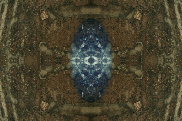 hole-to-see-the-sky-through-yoko-ono